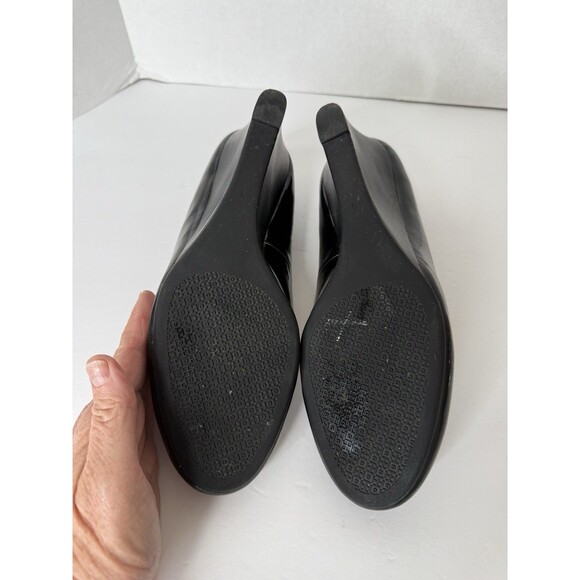 Tory Burch Black Benton Wedge Pumps 9 Closed Toe Patent Leather Black EUC - Picture 10 of 11